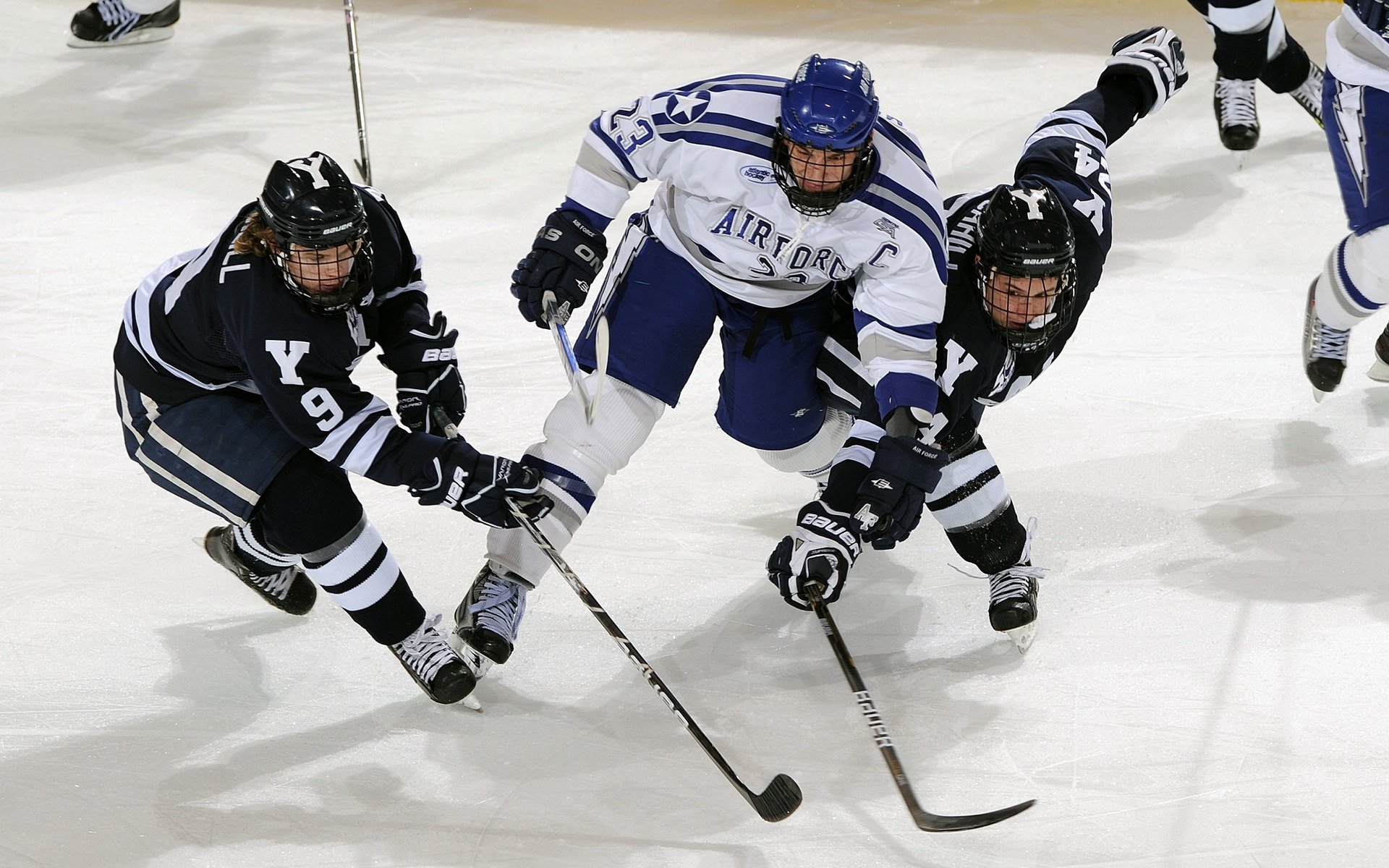 “新都兴城垒球赛：速度与精准，谁能笑到最后？”
